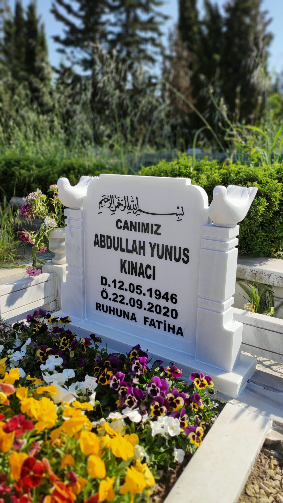 Mezar baş taşı ve yazı alanı